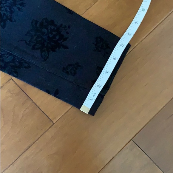 🛍 2 for $20 NWOT Black Jeans w/ Velvet Brocade - Picture 4 of 6